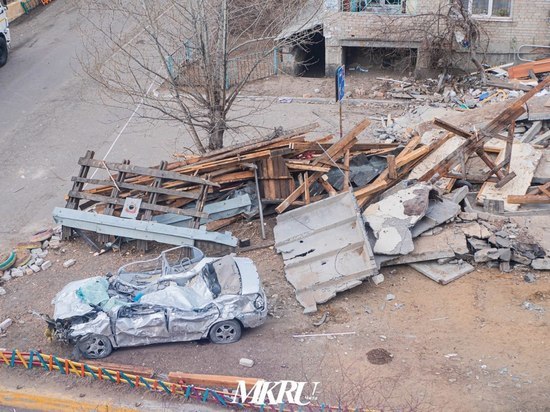 Раздавленную Toyota достали из-под завалов после взрыва газа в Чите