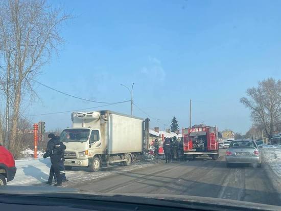 В МЧС прокомментировали возгорание в грузовом автомобиле в Кемерове