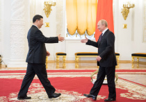 Президент России Владимир Путин поздравил Си Цзиньпина с переизбранием на пост председателя КНР