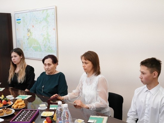 Радий Хабиров передал семье погибшего в СВО воина орден генерала Шаймуратова