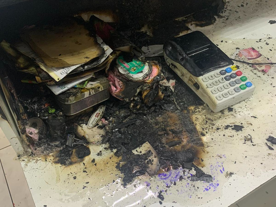На "Зеленом рынке" Элисты пожар уничтожил стол и кассовый аппарат