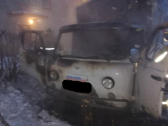 Пожарные ликвидировали возгорание автомобиля в Беломорске