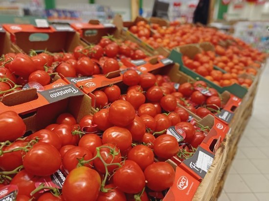 В Саратовской области взлетели цены на помидоры и лук, на огурцы - упали