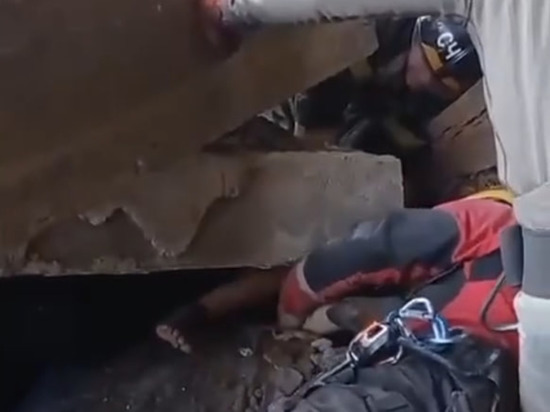 Видео спасения 7-летнего мальчика после взрыва газа опубликовал «МК в Чите»