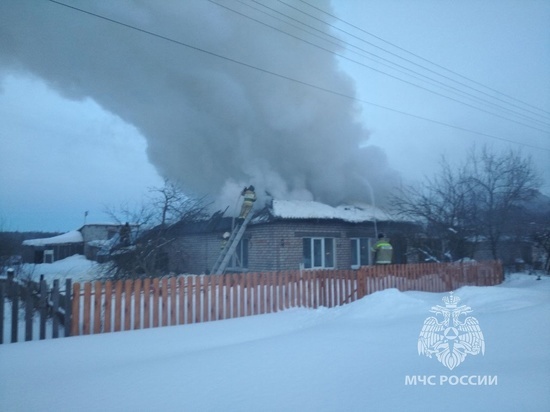 В Медведевском районе из-за пожара пострадал 2-квартирный дом