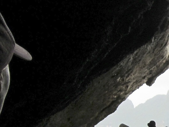 Житель Китая 14 лет прятался в пещере после ограбления автозаправки