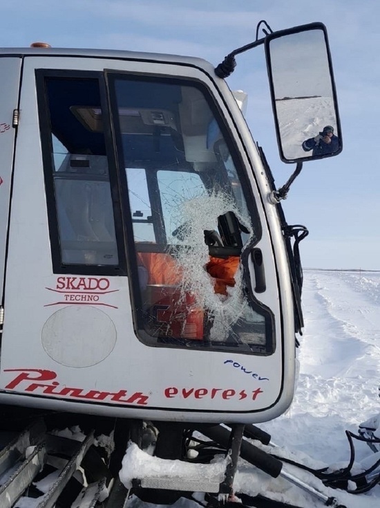 На зимнике Ямала вандалы разбили стекла в дорожной спецтехнике