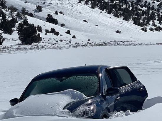 Пожилой американец неделю выживал в занесенной снегом машине