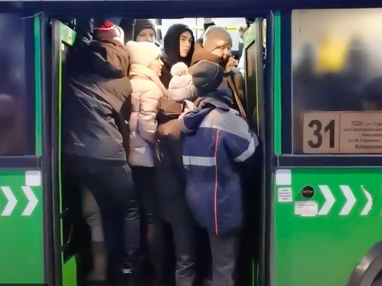 В Красноярске муниципального перевозчика наказали за переполненные автобусы