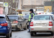 Пьяная женщина из Казани поехала в детский сад за ребенком и устроила ДТП, сообщает телеграм-канал «Казань Media»