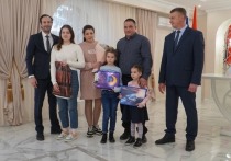 Четырем семьям из Борисовского района вручили ключи от нового жилья
