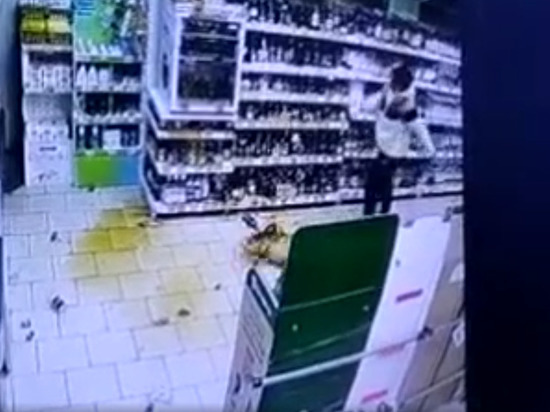 В Новосибирске женщина разбила 25 бутылок с алкоголем, снимая стресс