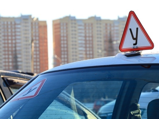 В Челябинской области задержали пьяного автоинструктора во время урока вождения