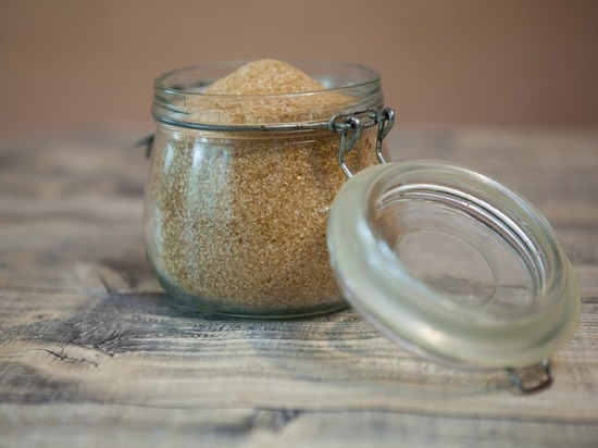 Диетолог развеял миф о пользе коричневого сахара