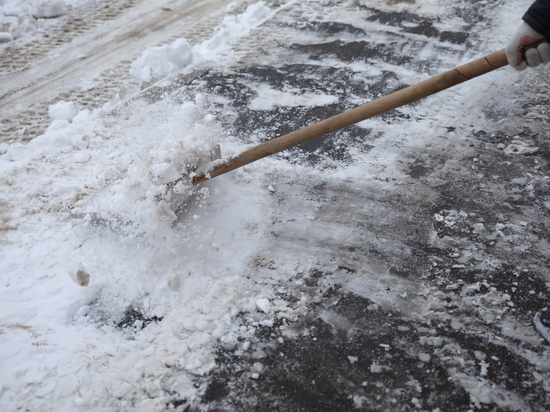 Новгородские организации в феврале получили 17 предостережений о качестве зимней уборки