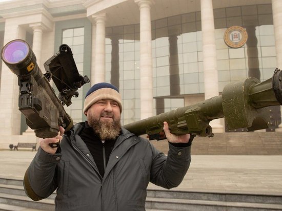 Кадыров похвастался трофейными "Стингером" и "Иглой" и пообещал вернуть НАТО