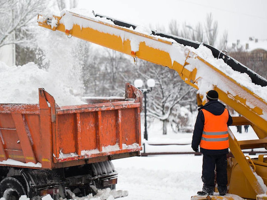 В  Иркутске вывезли более 900 тонн снега за сутки