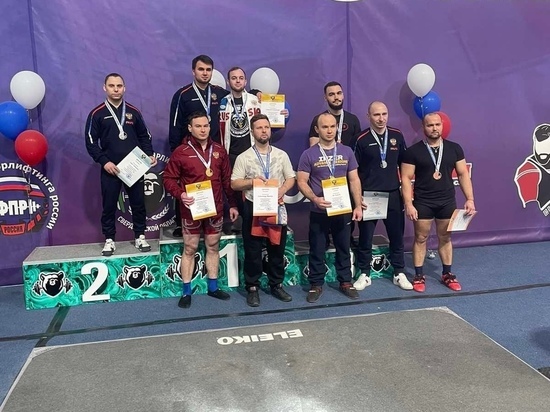 Спортсмен из Курска занял третье место на чемпионате России по пауэрлифтингу