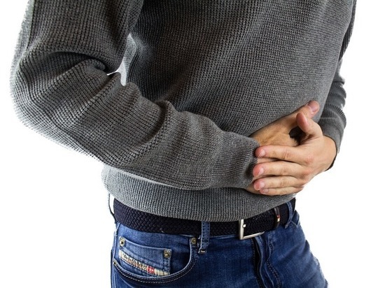 Названы неприятные симптомы «длинного COVID» для кишечника