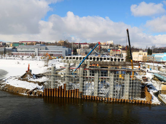 54 балки осталось уложить на строящемся Славянском мосту в Брянске