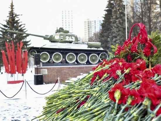 В Перми состоялось возложение цветов в честь 80-летия Уральского  добровольческого танкового корпуса