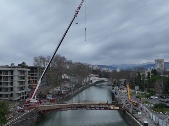 Начался новый этап строительства моста «Волшебный лист» через реку Сочи