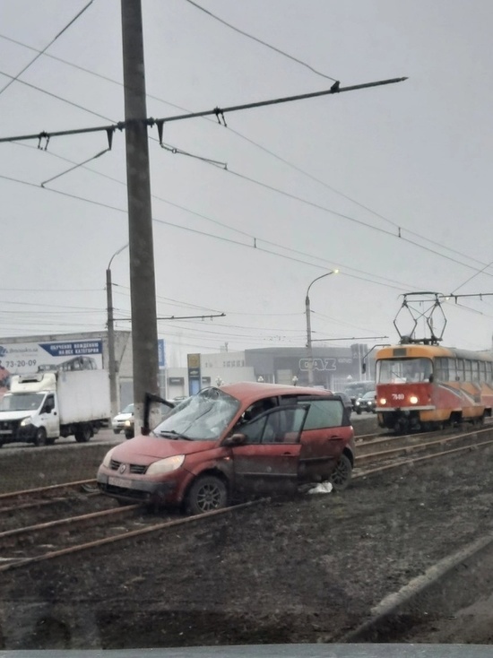 В Курске второй раз за день произошло ДТП на трамвайных путях