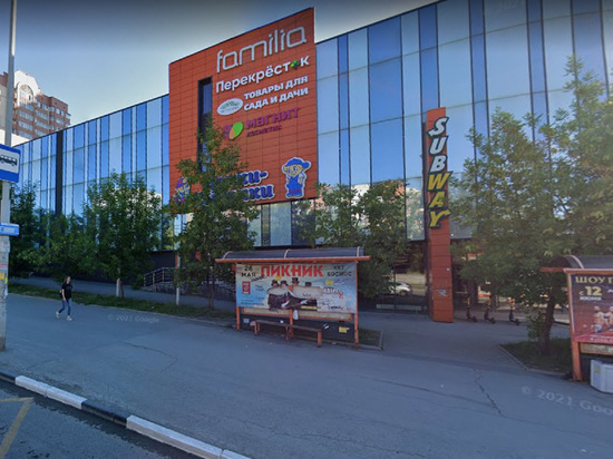 Ребенка зажало между стеной и эскалатором в ТЦ в Екатеринбурге