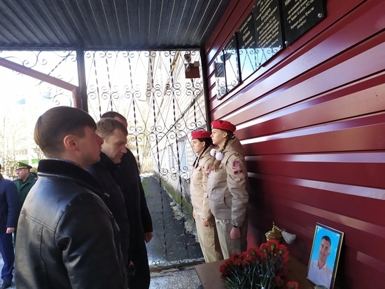 В Ливнах открыли мемориальную доску в память о погибшем бойце Зиборове