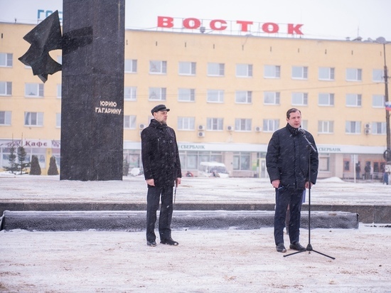 Губeрнатор Смолeнской области присоeдинился к празднованиям 89-лeтия со дня рождeния Юрия Гагарина