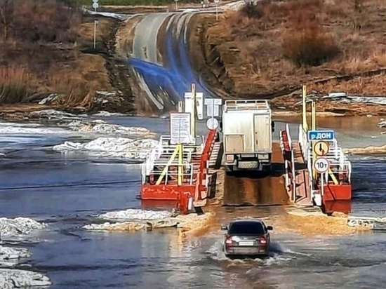 В Долгоруковском районе запретили движение по затопленному мосту