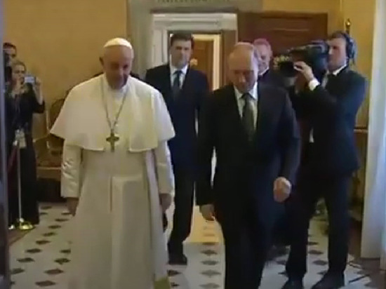 Папа Римский рассказал о разговоре о литературе во время встречи с Путиным