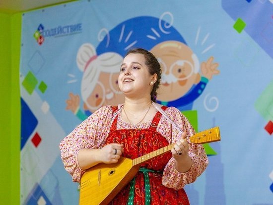 Астраханские студенты подарили пенсионерам весенний концерт