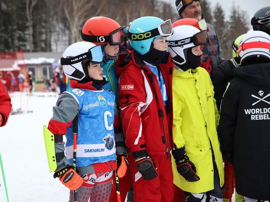 Более 80 горнолыжников выступили на соревнованиях «Утро Родины» на Сахалине