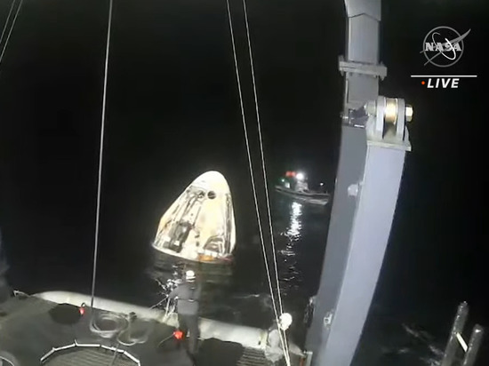 Корабль Crew Dragon с россиянкой Кикиной приводнился у берегов США