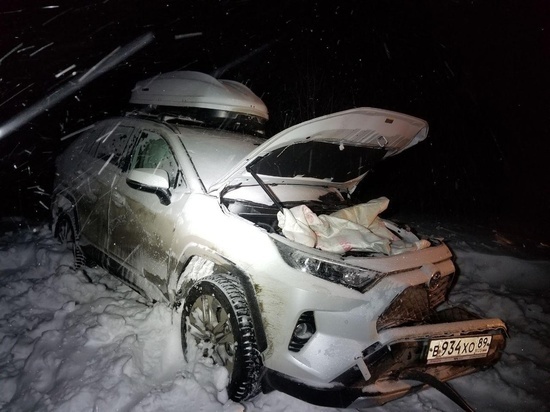 На трассе Ямала при столкновении 3 авто пострадал водитель иномарки