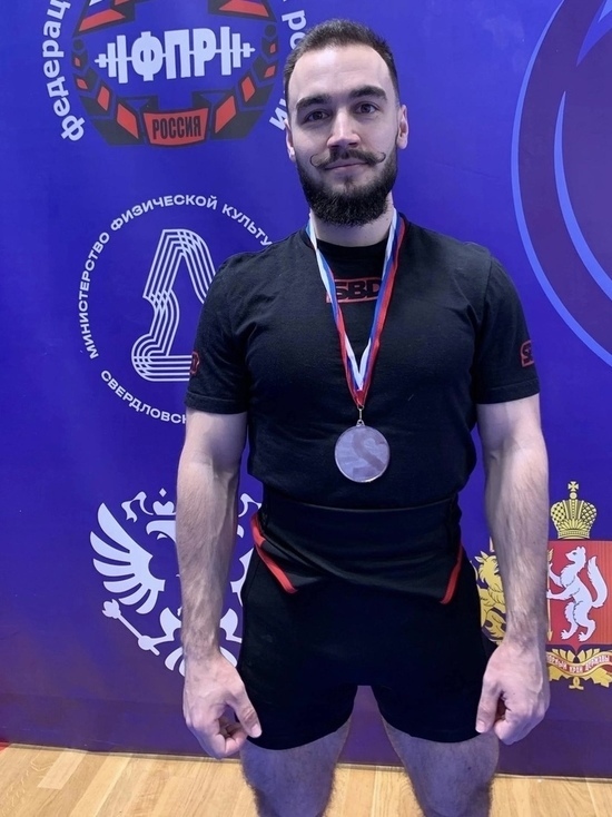 Курянин завоевал вторую медаль на чемпионате России по пауэрлифтингу