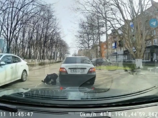 В Армавире автомобилистка сбила двух школьников, перебегавших дорогу в неположенном месте