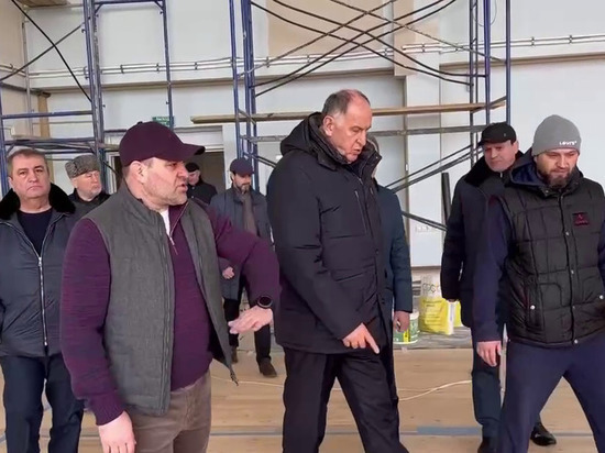 Премьер Дагестана посетил строящийся спорткомплекс