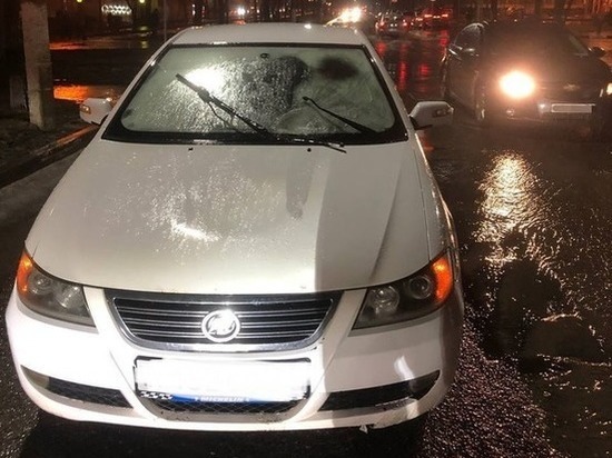 В центре Белгорода молодой водитель сбил девушку