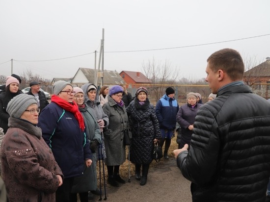 В Белгородском районе на сходе жителей Севрюково обсудили проблему отсутствия магазина