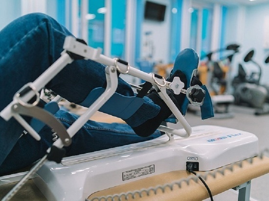 В Центре травматологии Кирова пациентов поднимают на ноги с помощью тренажеров