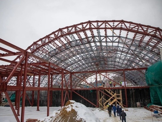 Контур здания легкоатлетического манежа в Южно-Сахалинске закроют до конца 2023 года