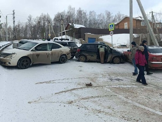 Утром в Иркутске произошло 10 аварий с участием 25 машин