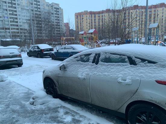 ЖКС заплатит более 200 тысяч рублей за упавший на машину петербурженки кусок фасада