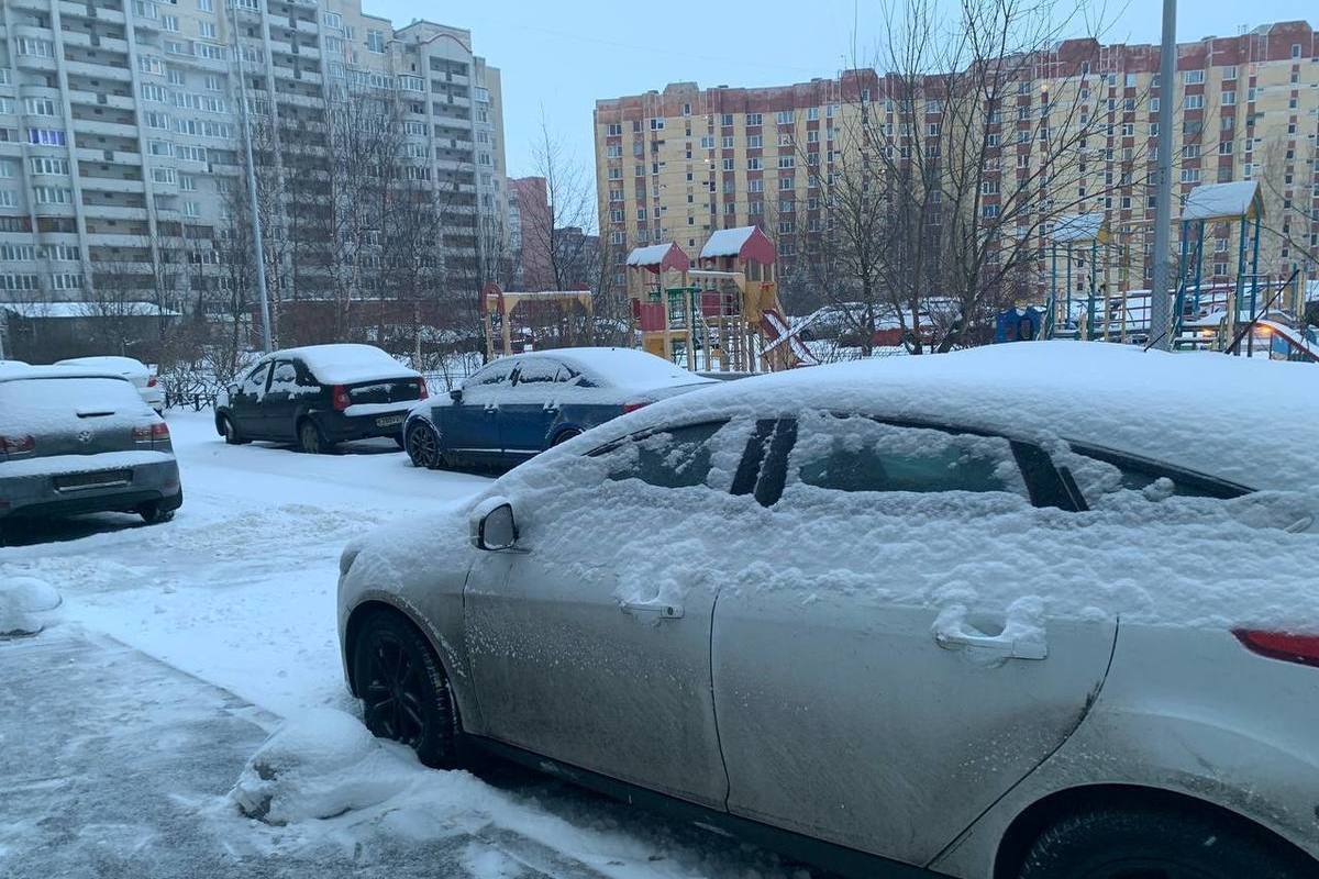 ЖКС заплатит более 200 тысяч рублей за упавший на машину петербурженки кусок  фасада - МК Санкт-Петербург