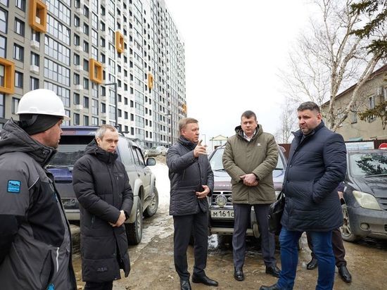 Мэр провел выездное совещание на улицах Комсомольской и Украинской в Южно-Сахалинске