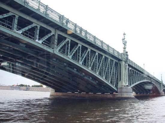В ночь на 14 марта в Петербурге до шести утра разведут мосты