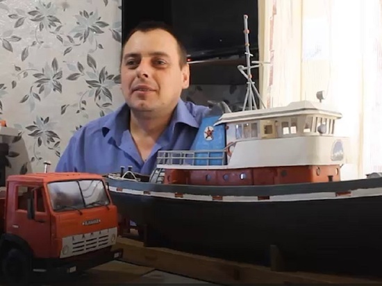 Житель алтайского села создает мини-копии кораблей и машин из пластилина