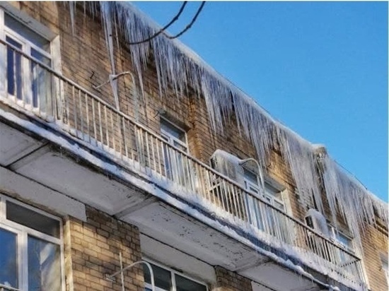 Глава городской администрации Костромы потребовал навести порядок на крышах